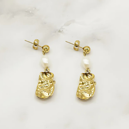 BOUCLES D'OREILLES AVEC PERLES ET PENDENTIFS TEXTURÉS